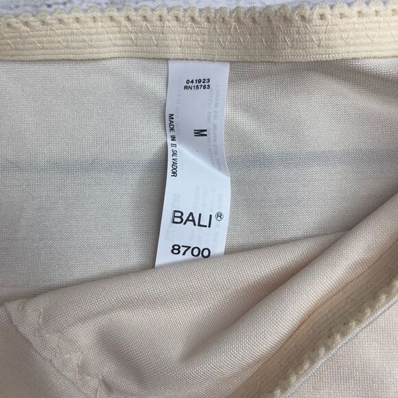 Bali Light Control Tummy Panel Briefs 2 Pack Size M NWT - Picture 5 of 6